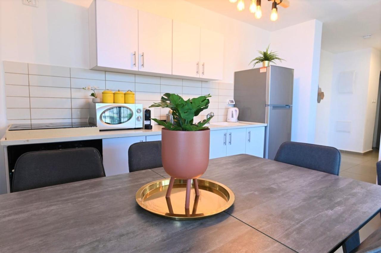 Yalarent Migdalor Apartments With Sea Views Тиберия Екстериор снимка