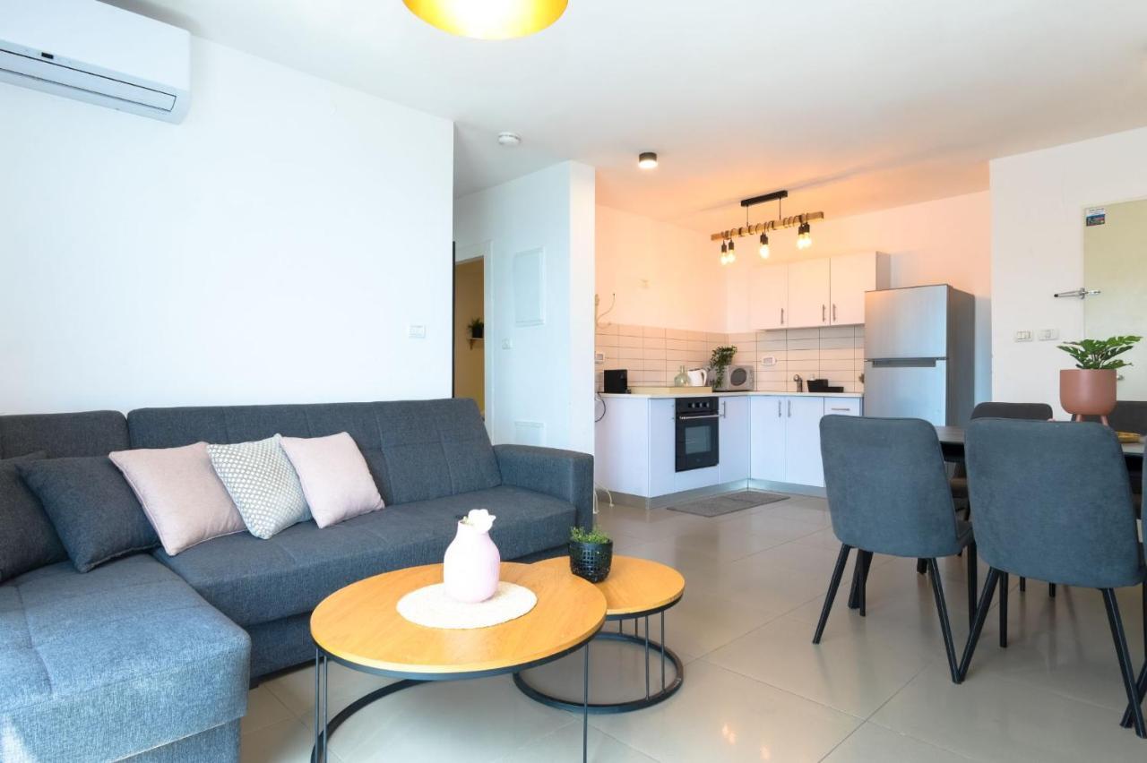 Yalarent Migdalor Apartments With Sea Views Тиберия Екстериор снимка