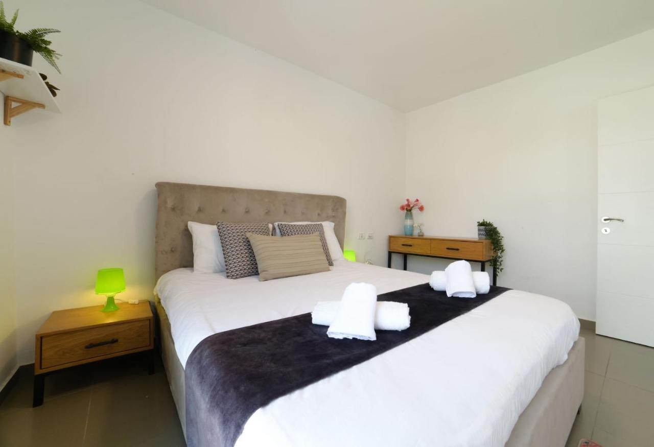 Yalarent Migdalor Apartments With Sea Views Тиберия Екстериор снимка