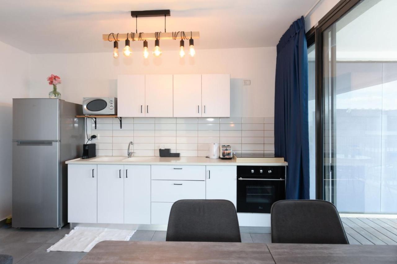 Yalarent Migdalor Apartments With Sea Views Тиберия Екстериор снимка