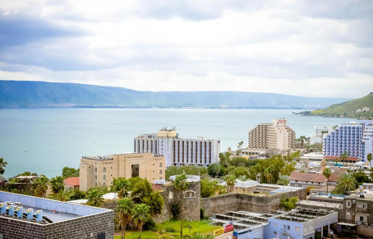 Yalarent Migdalor Apartments With Sea Views Тиберия Екстериор снимка