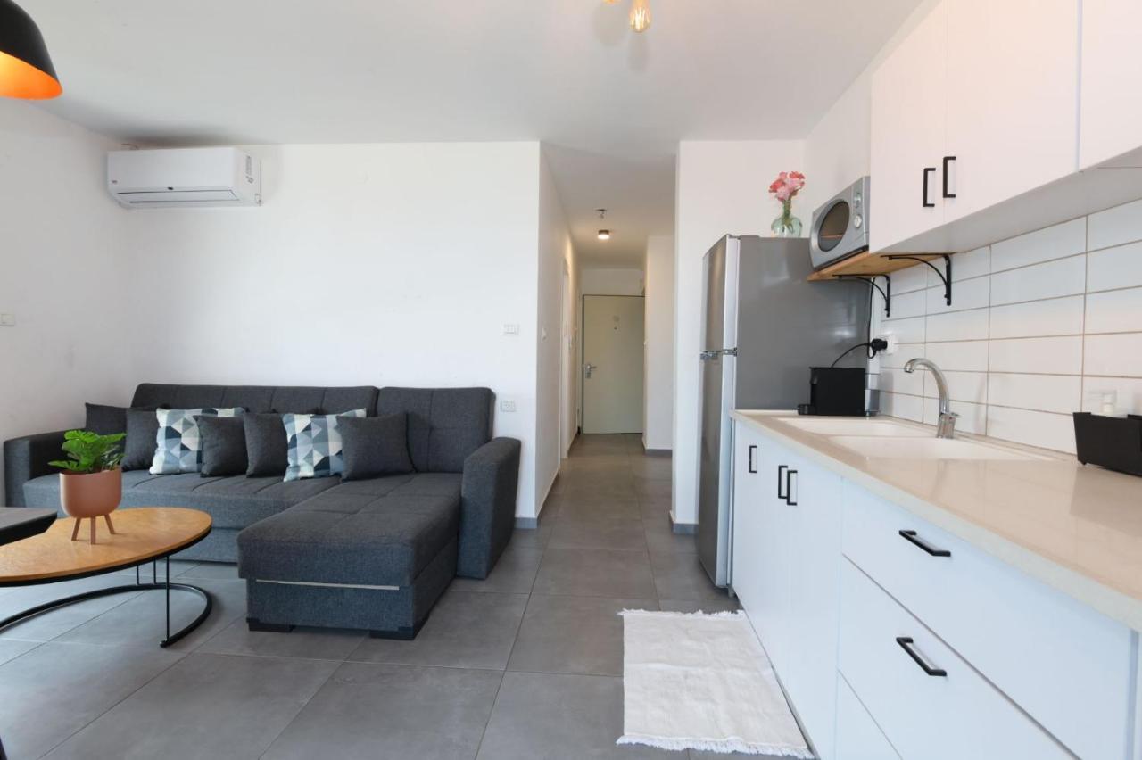 Yalarent Migdalor Apartments With Sea Views Тиберия Екстериор снимка