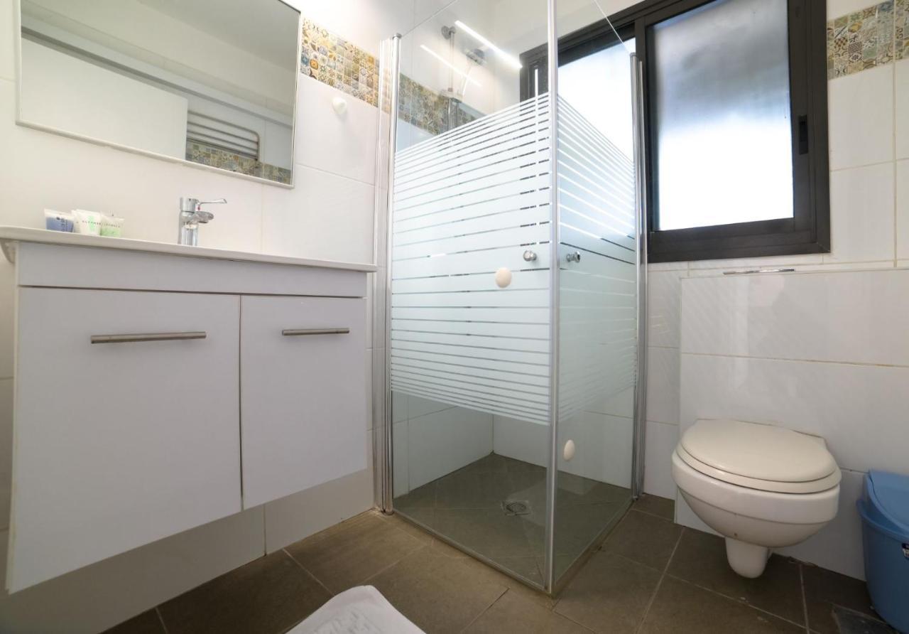 Yalarent Migdalor Apartments With Sea Views Тиберия Екстериор снимка