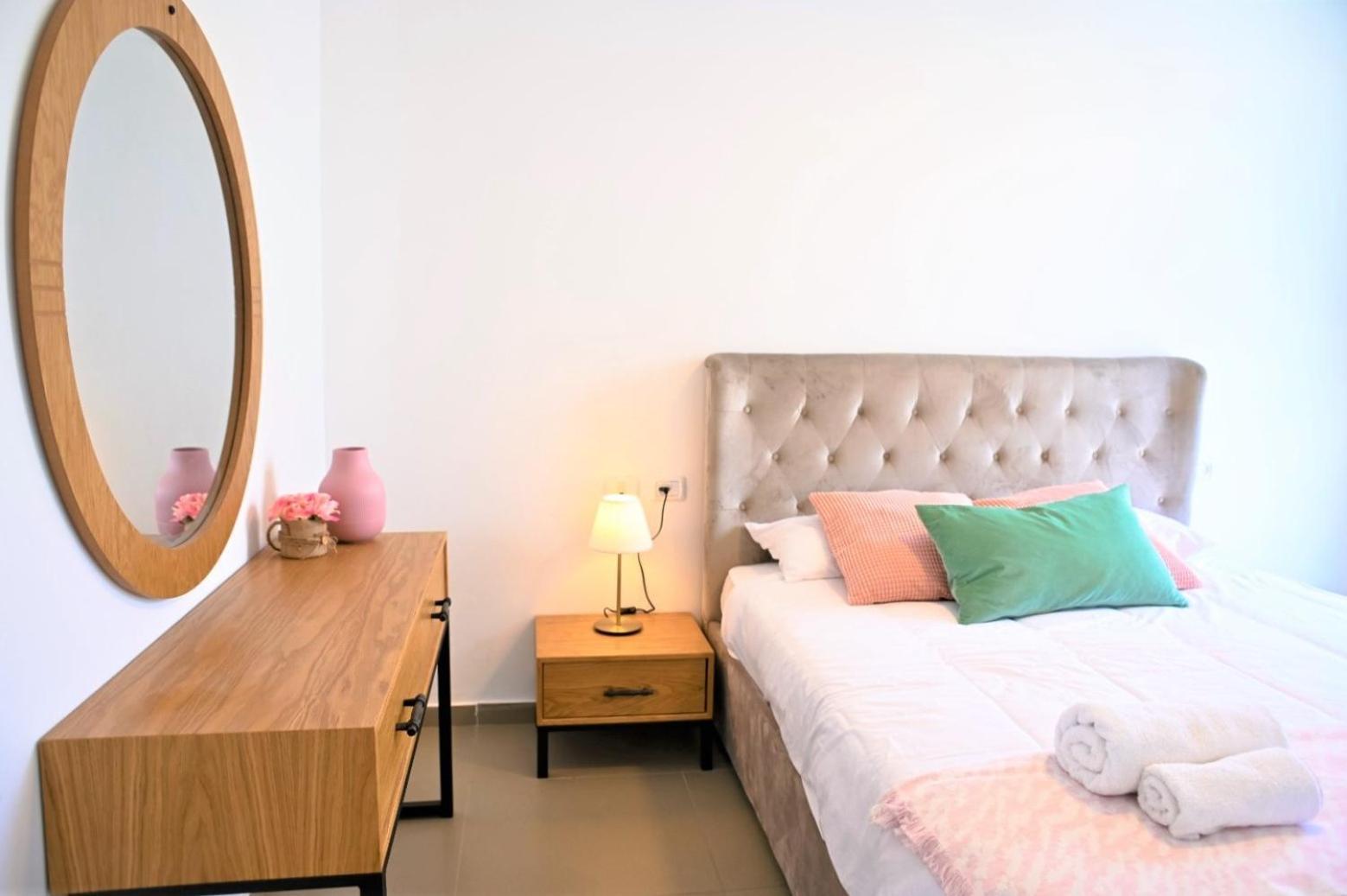 Yalarent Migdalor Apartments With Sea Views Тиберия Екстериор снимка