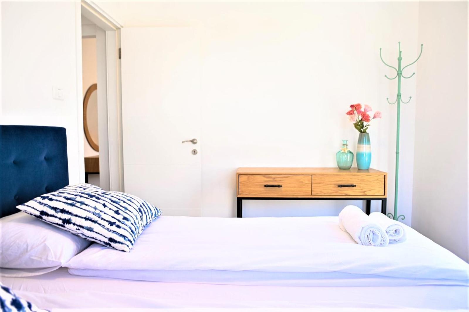 Yalarent Migdalor Apartments With Sea Views Тиберия Екстериор снимка